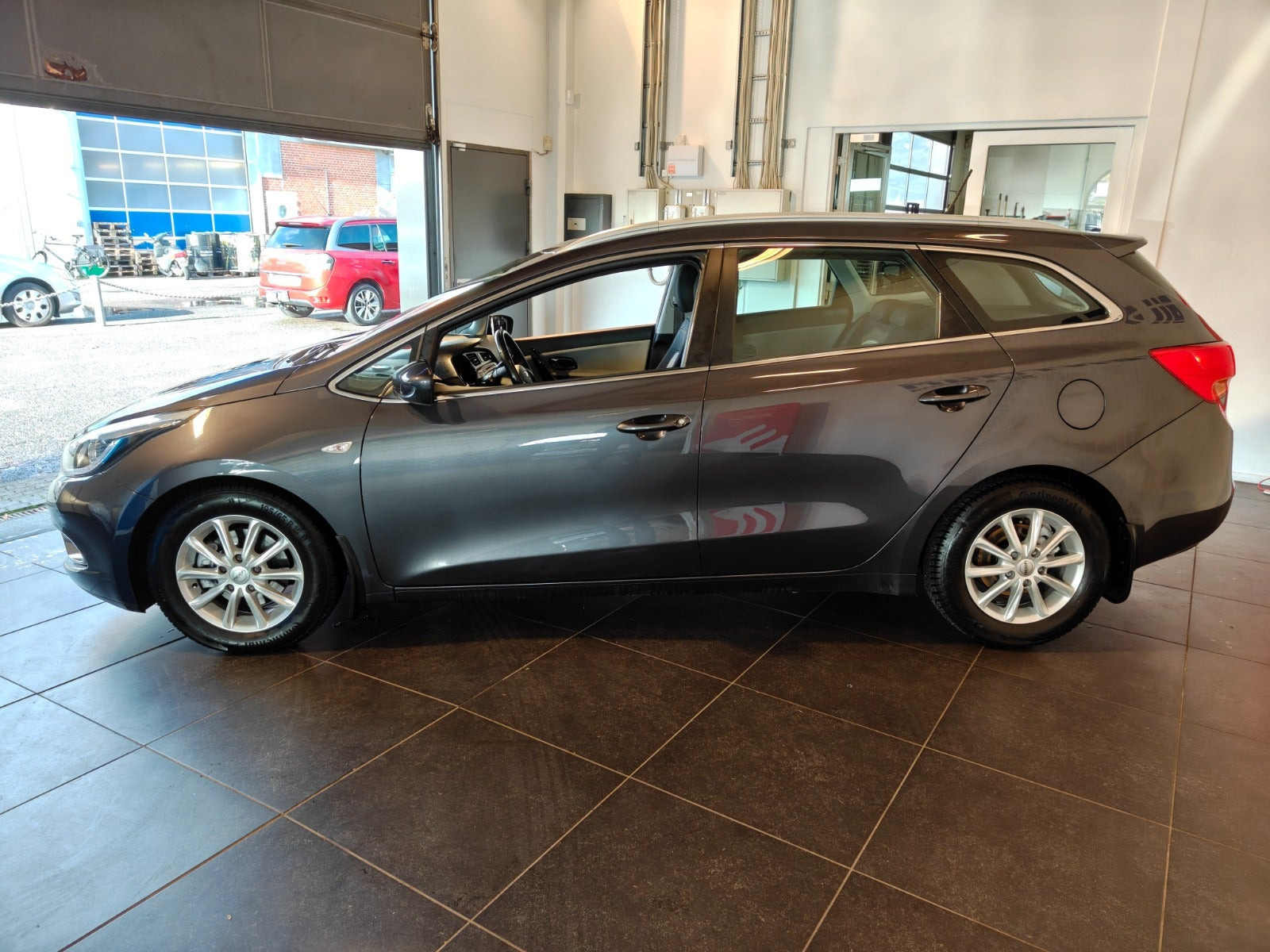 Grå Kia Ceed fra 2014