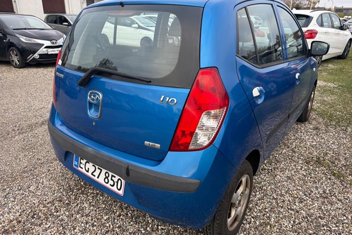 Blå Hyundai i10 fra 2009