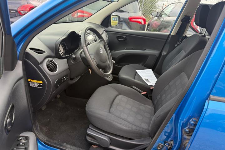 Blå Hyundai i10 fra 2009