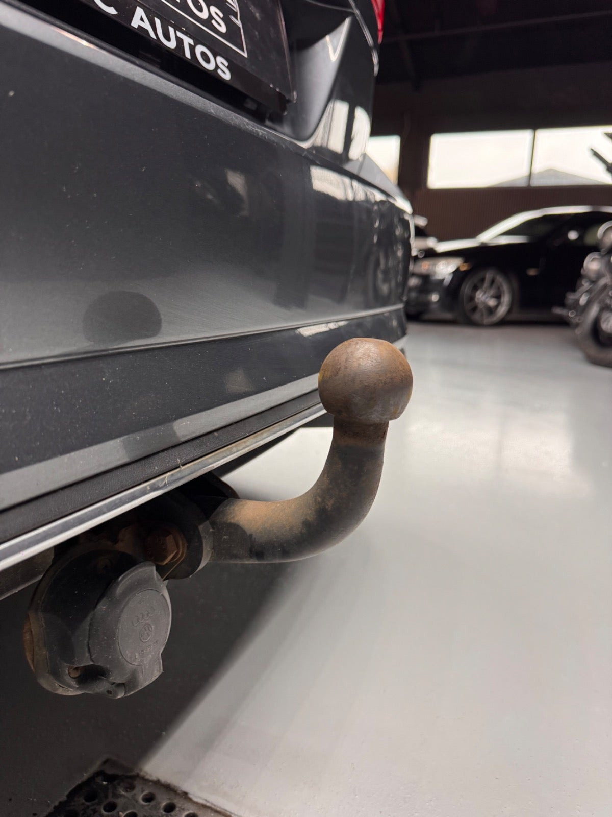 Grå VW Golf VII fra 2017