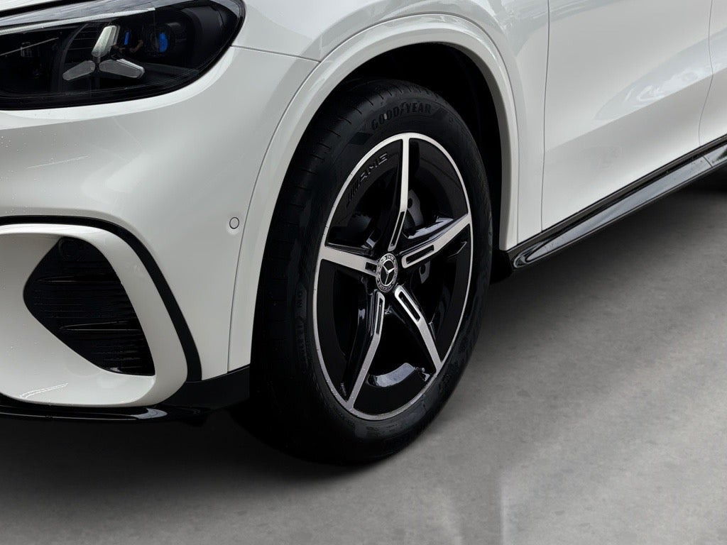 Hvid Mercedes GLC400 fra 2026