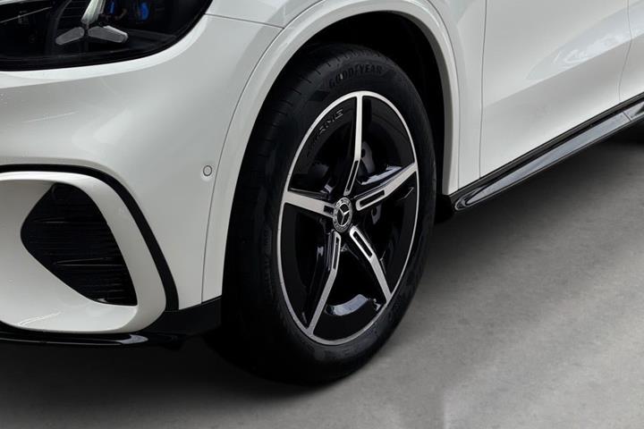 Hvid Mercedes GLC400 fra 2026