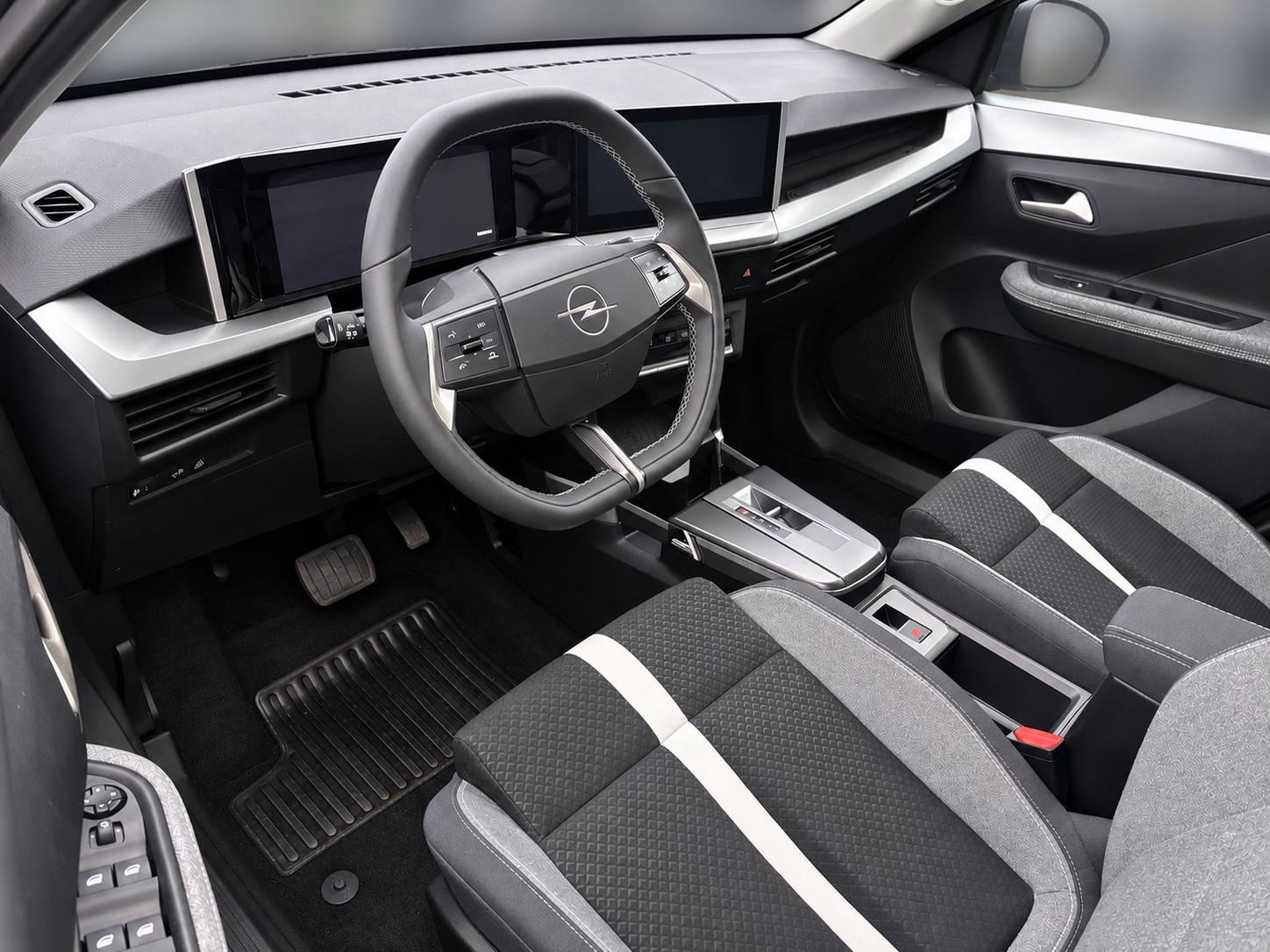 Sort Opel Frontera fra 2025
