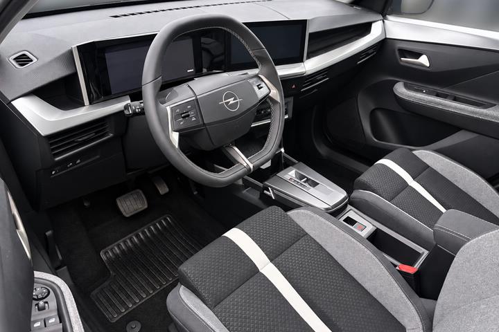 Sort Opel Frontera fra 2025
