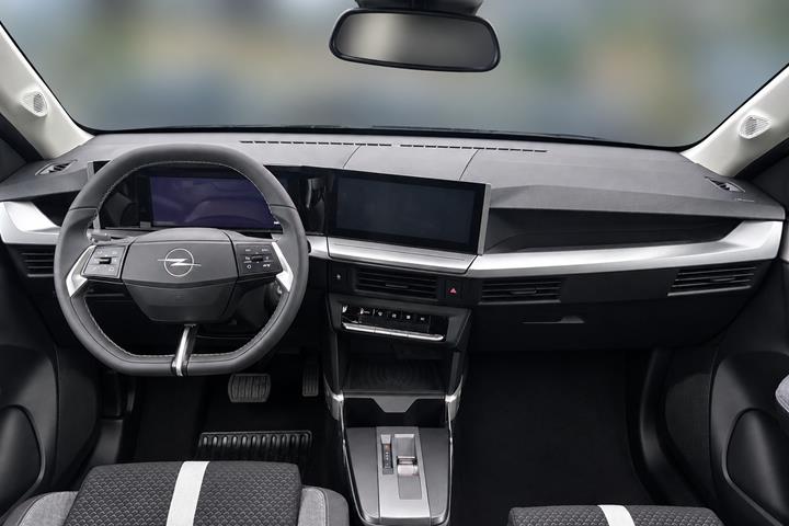 Sort Opel Frontera fra 2025