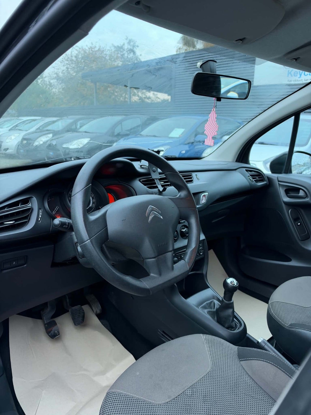 Grå Citroën C3 fra 2014