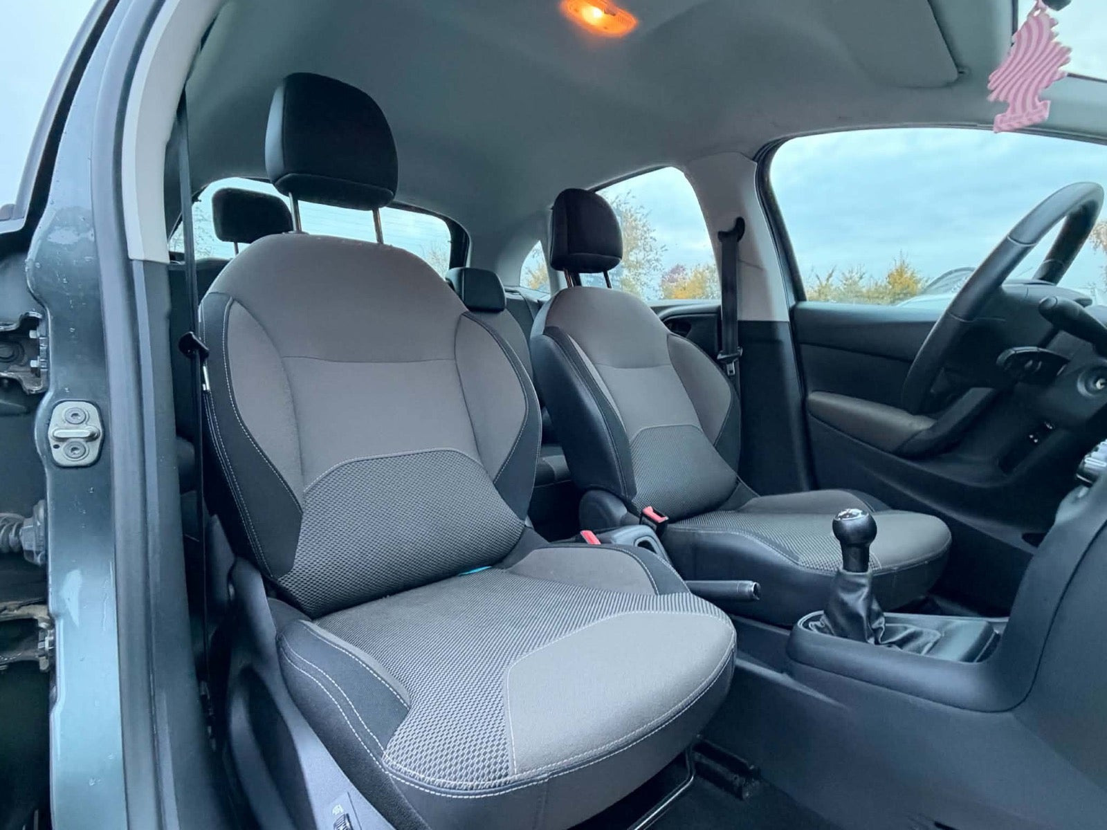 Grå Citroën C3 fra 2014