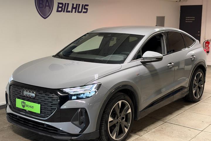 Grå Audi Q4 e-tron fra 2024