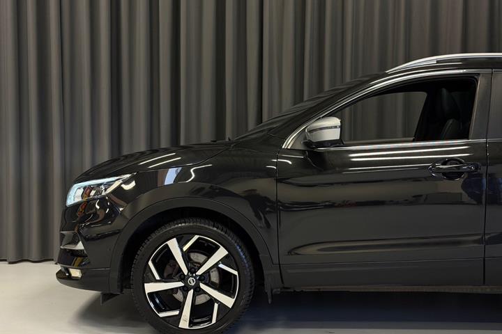 Sort Nissan Qashqai fra 2017