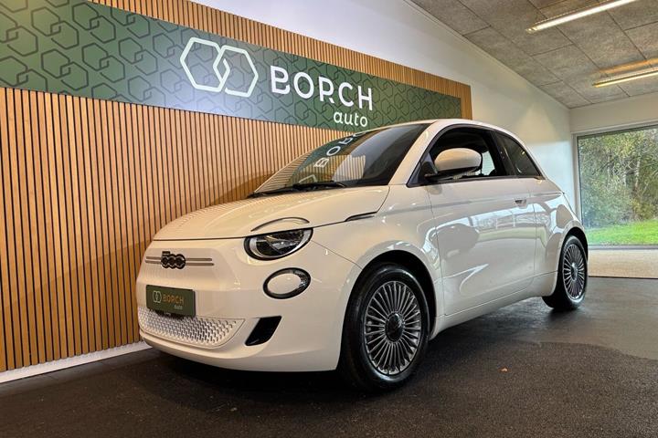 Hvid Fiat 500e fra 2023