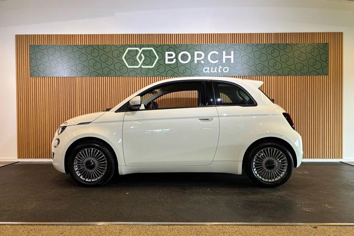 Hvid Fiat 500e fra 2023