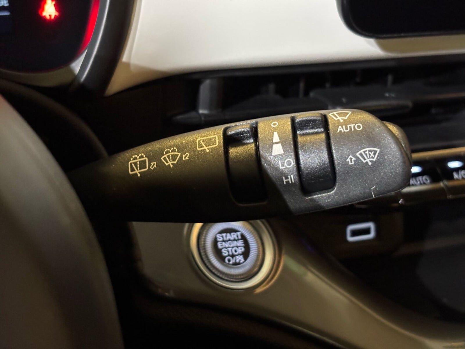 Hvid Fiat 500e fra 2023