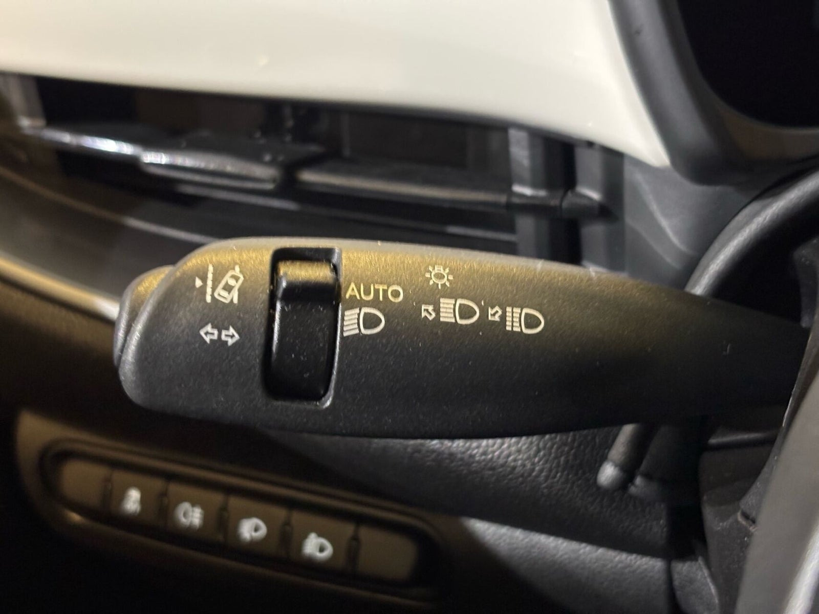 Hvid Fiat 500e fra 2023