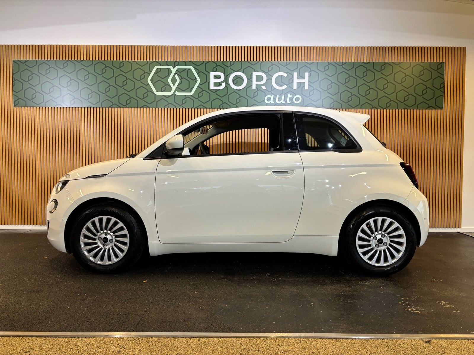 Hvid Fiat 500e fra 2023
