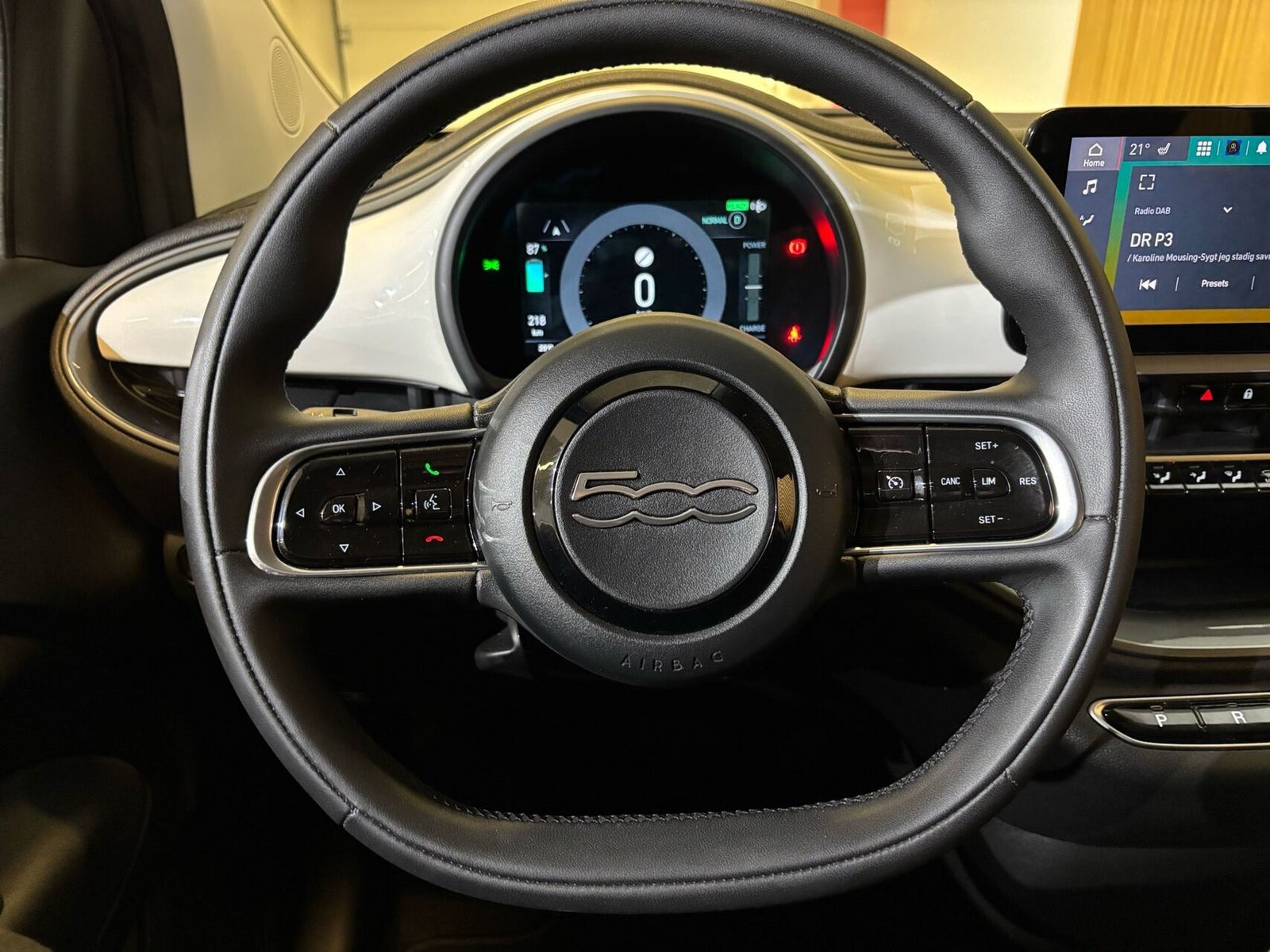 Hvid Fiat 500e fra 2023