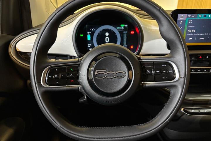 Hvid Fiat 500e fra 2023
