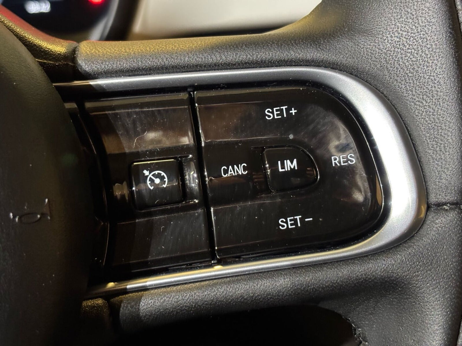 Hvid Fiat 500e fra 2023