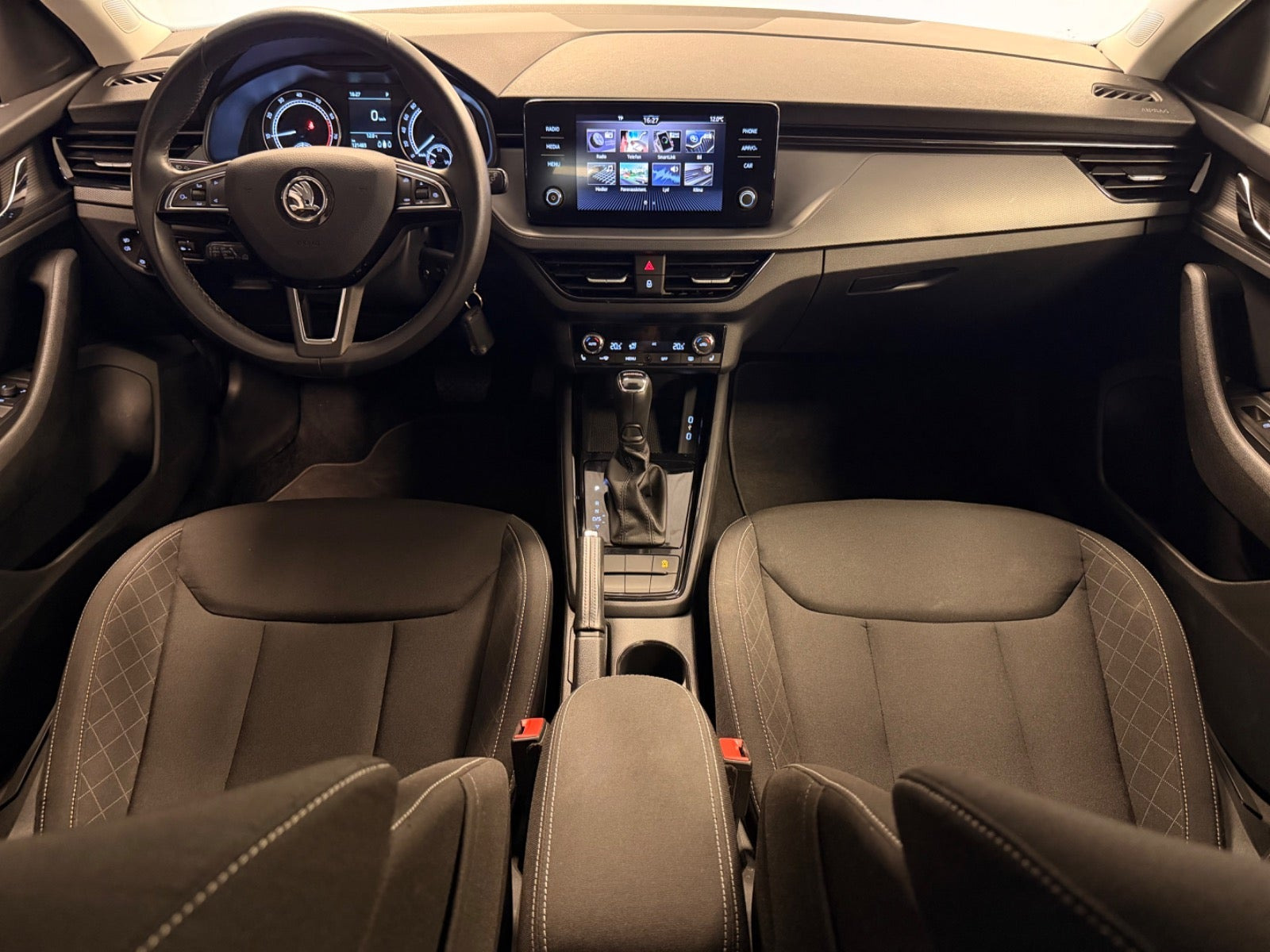 Sort Skoda Scala fra 2019
