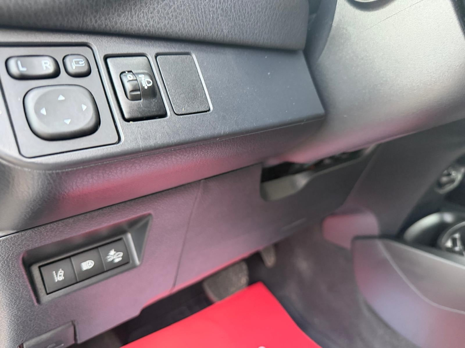 Sølv Toyota Yaris fra 2020