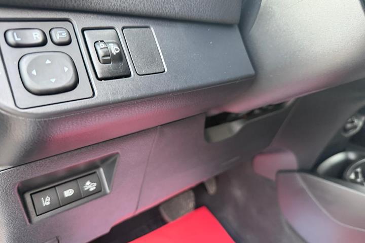 Sølv Toyota Yaris fra 2020