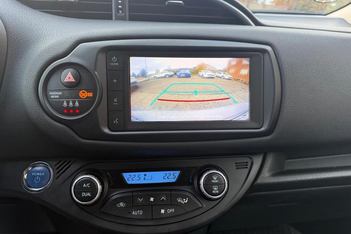 Sølv Toyota Yaris fra 2020