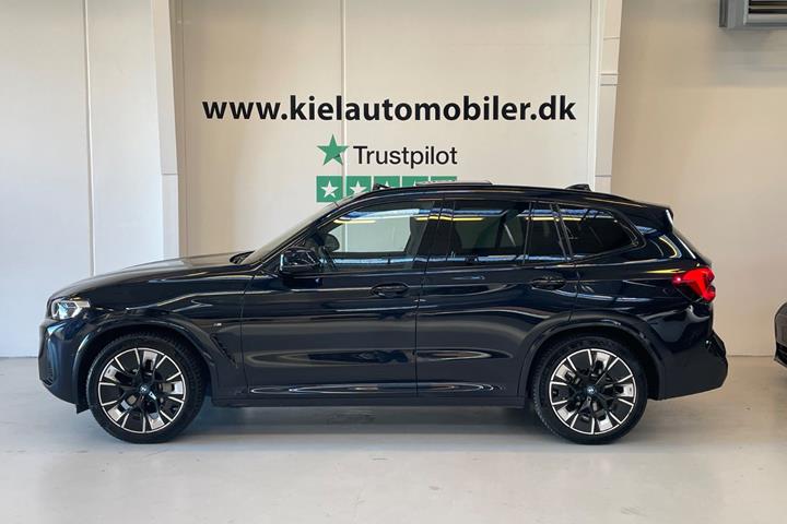 Sort BMW iX3 fra 2024