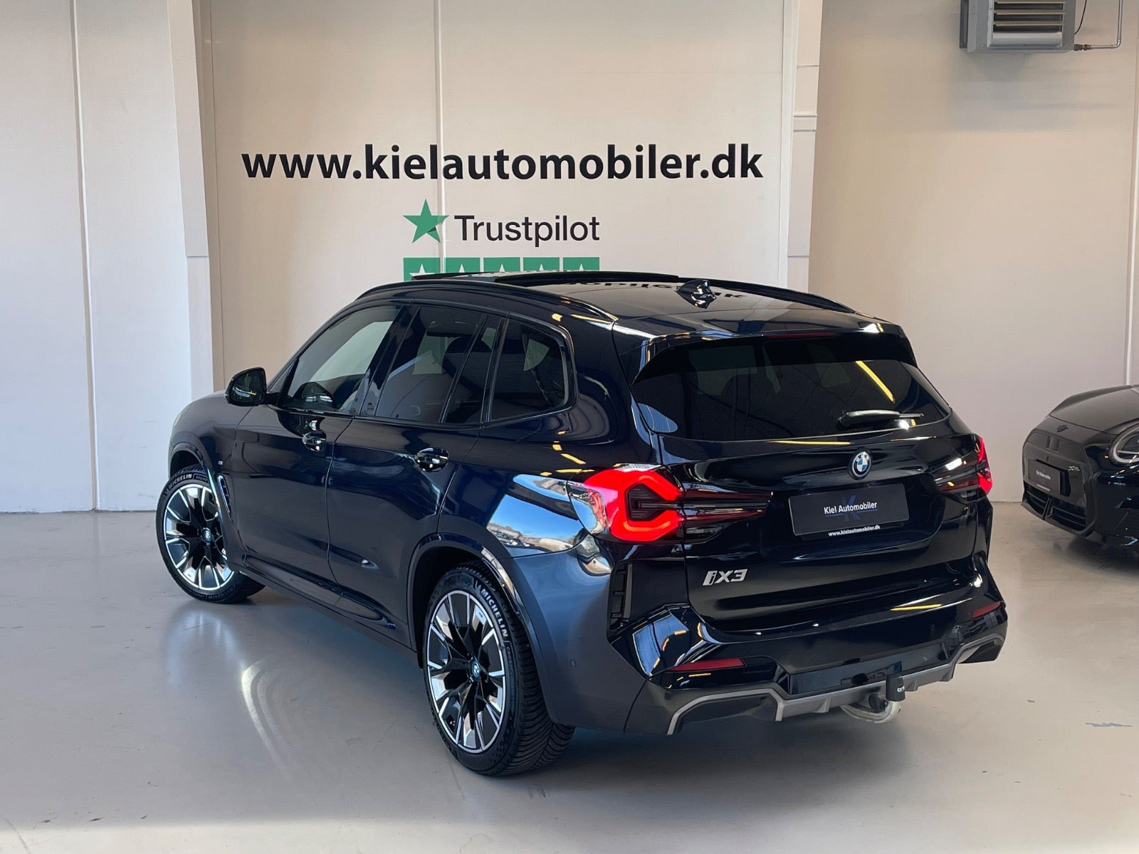 Sort BMW iX3 fra 2024