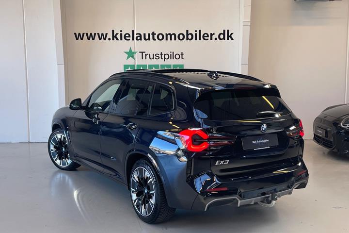 Sort BMW iX3 fra 2024