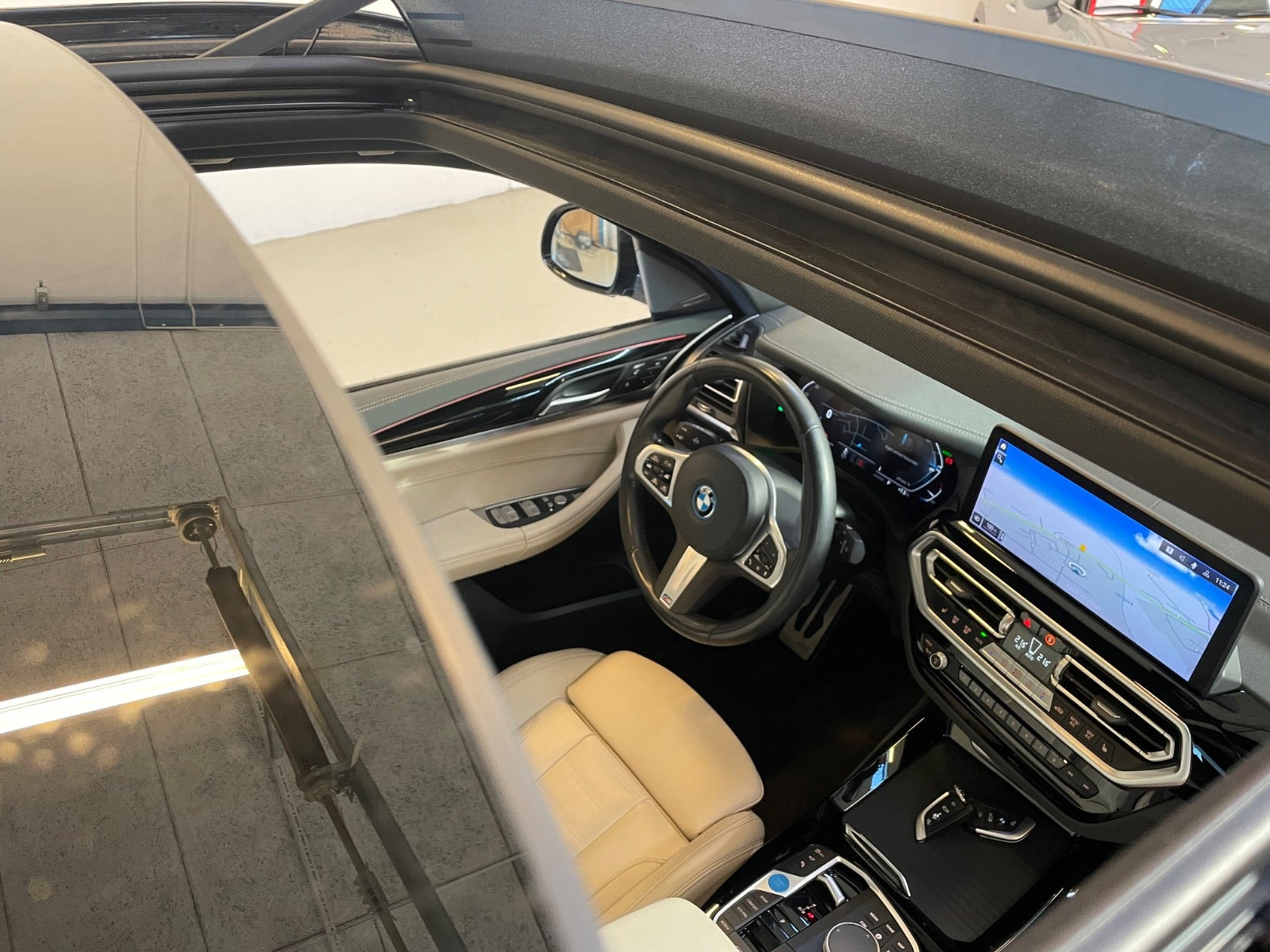 Sort BMW iX3 fra 2024