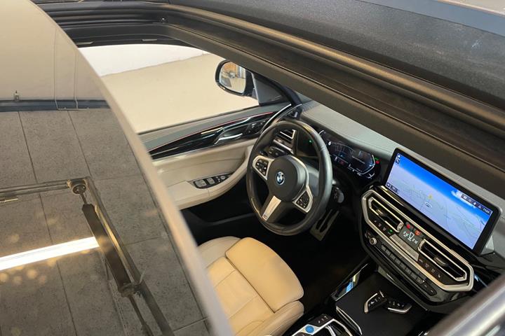 Sort BMW iX3 fra 2024