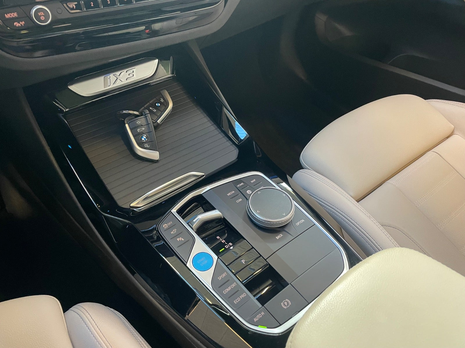 Sort BMW iX3 fra 2024
