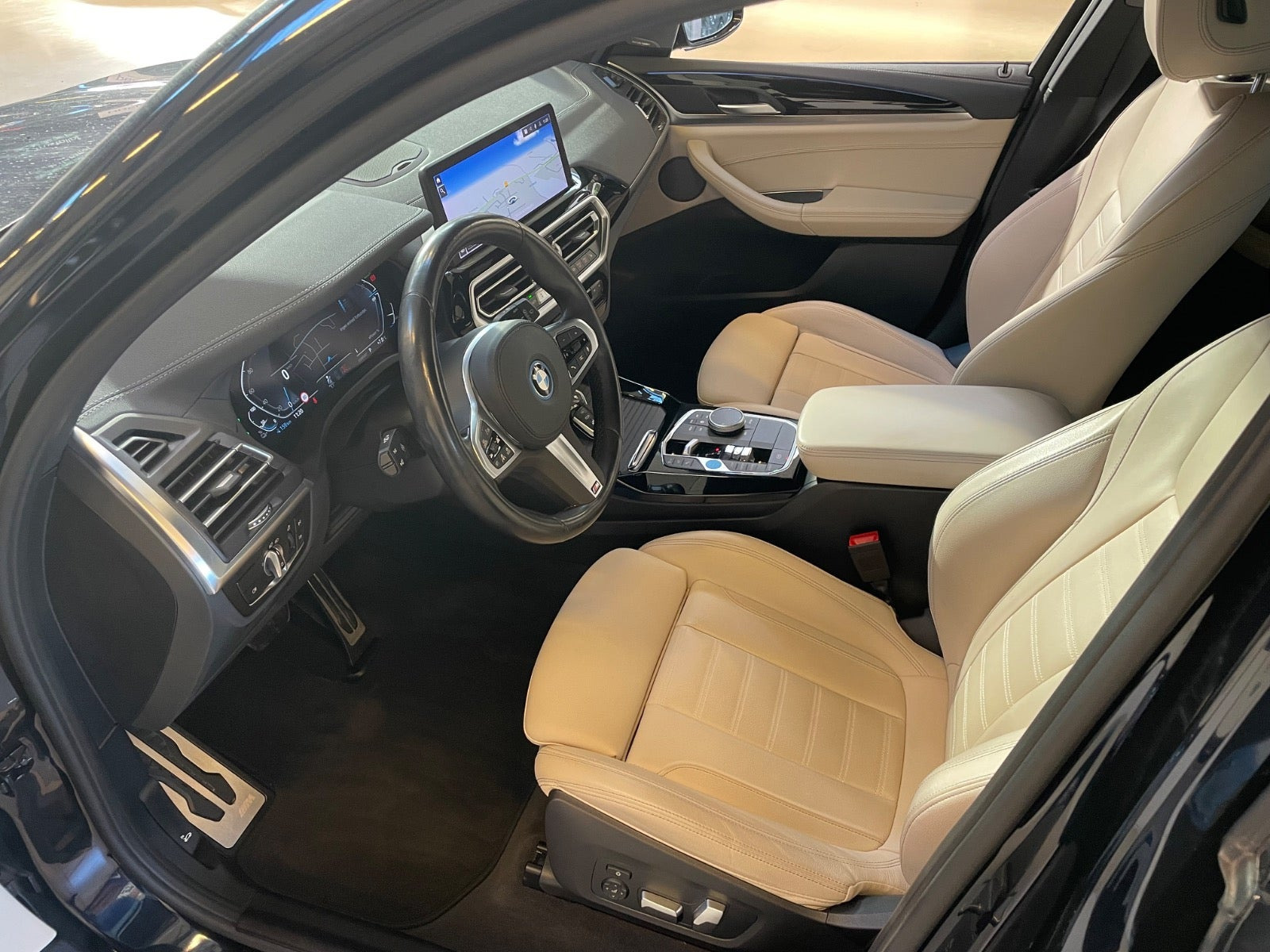 Sort BMW iX3 fra 2024