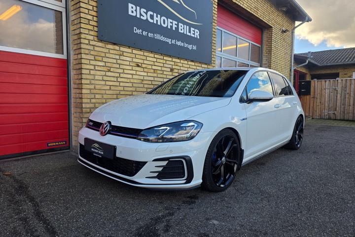 Hvid VW Golf VII fra 2020