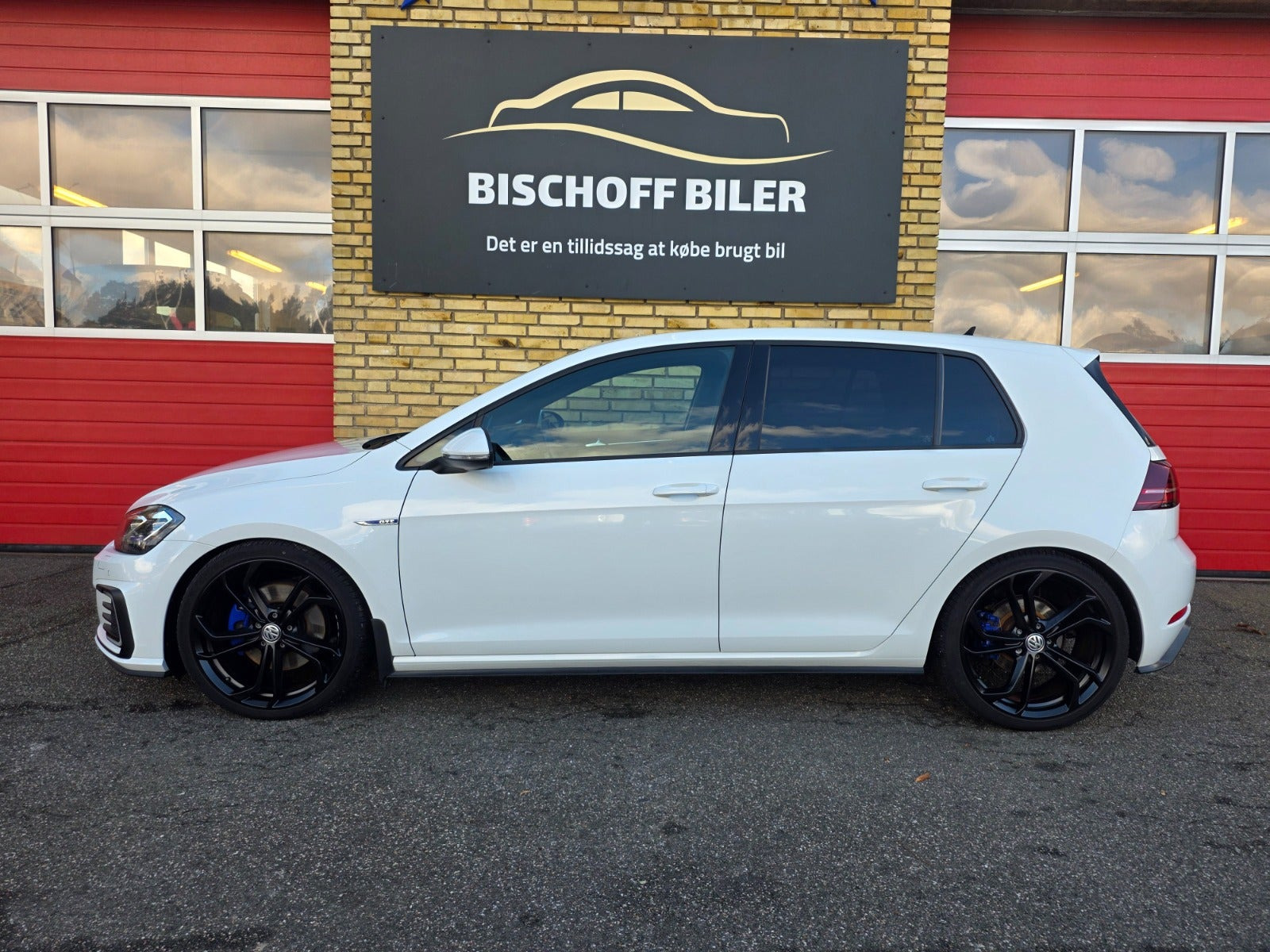 Hvid VW Golf VII fra 2020