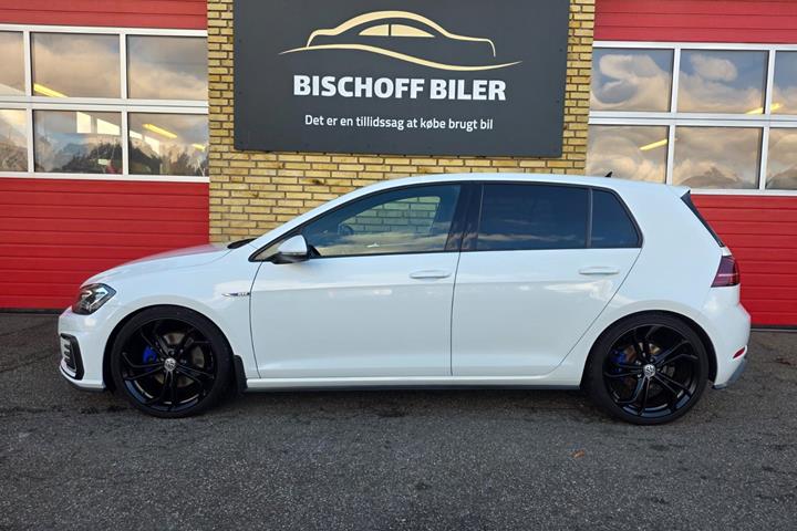 Hvid VW Golf VII fra 2020