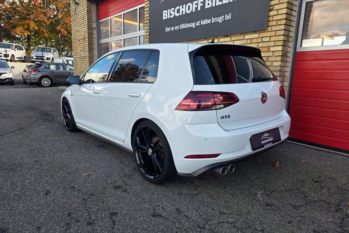 Hvid VW Golf VII fra 2020