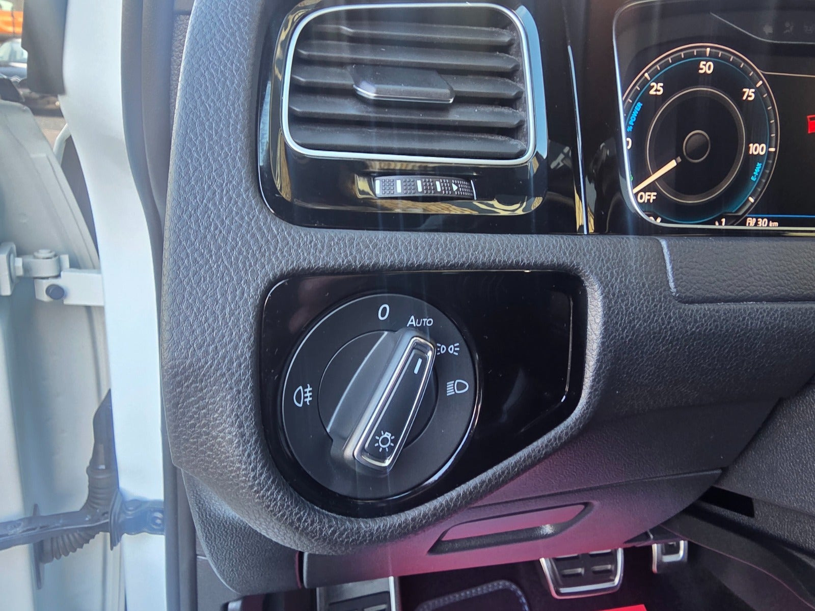 Hvid VW Golf VII fra 2020