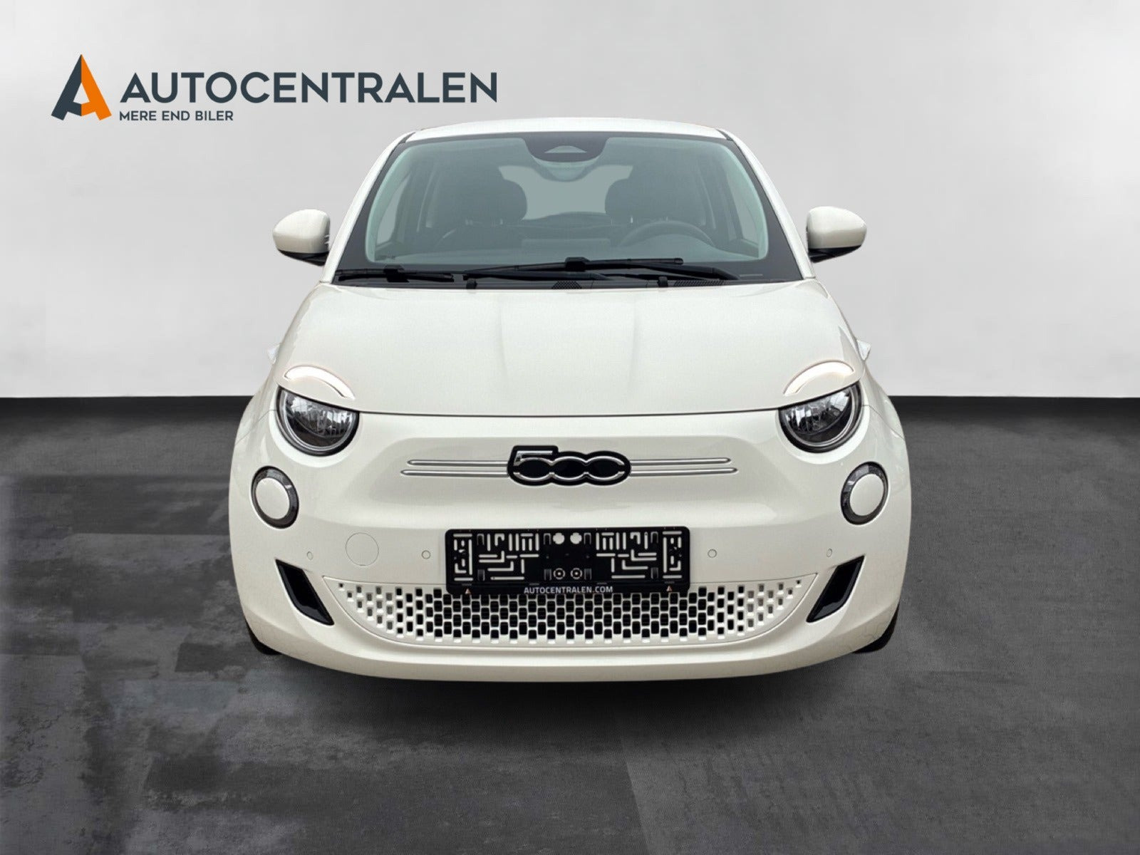 Hvid Fiat 500e fra 2024