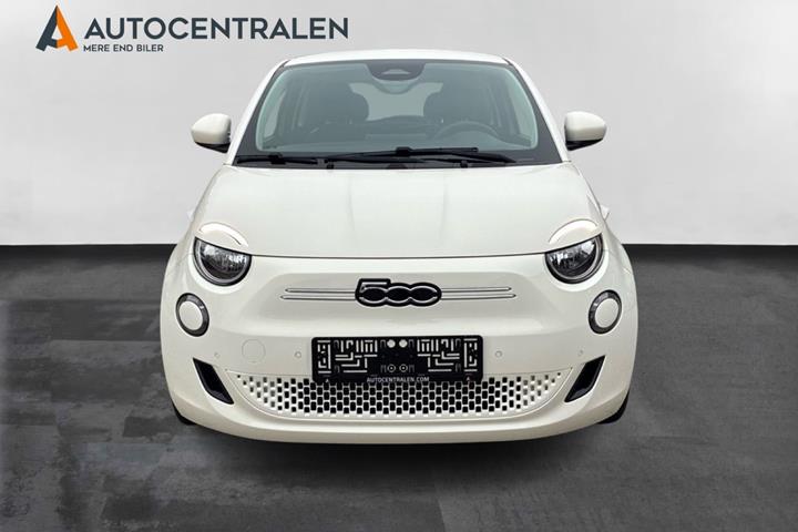 Hvid Fiat 500e fra 2024