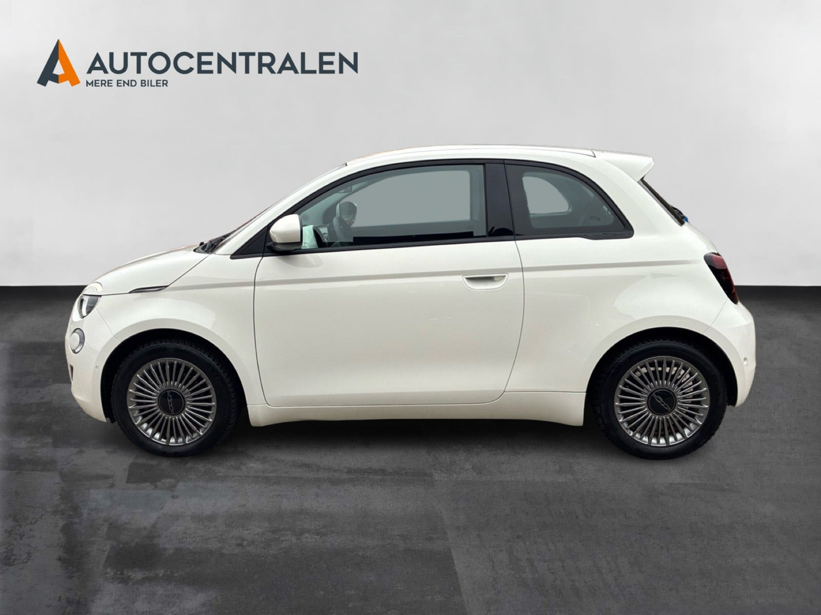 Hvid Fiat 500e fra 2024
