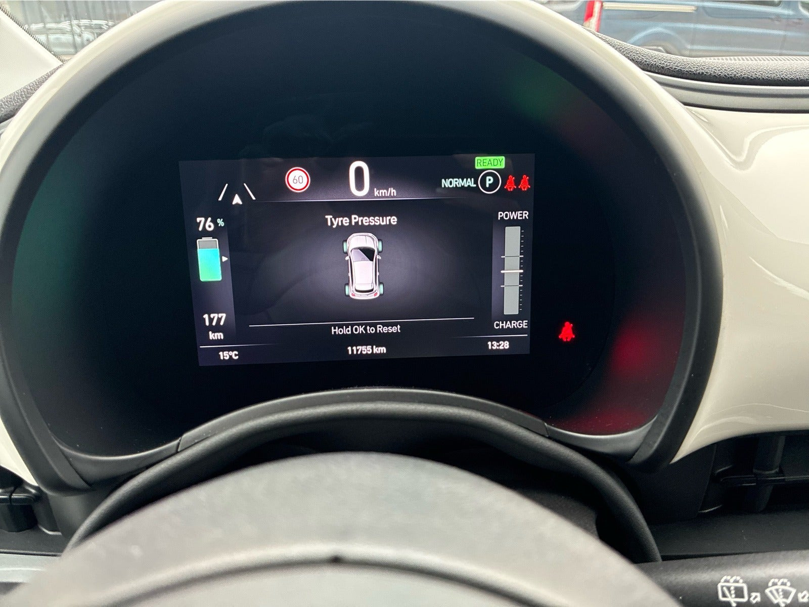 Hvid Fiat 500e fra 2024