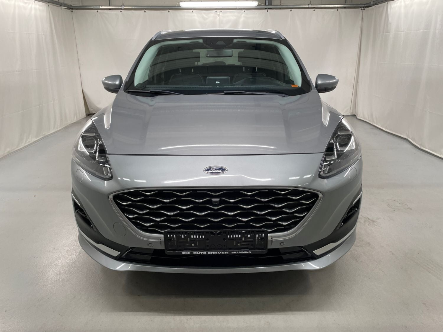 Grå Ford Kuga fra 2022