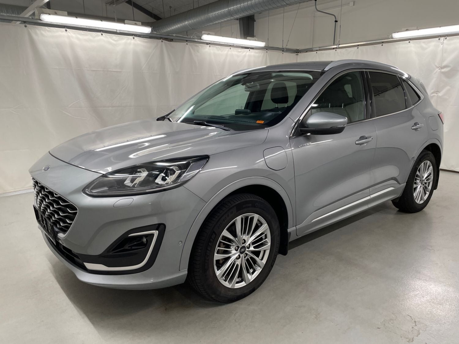 Grå Ford Kuga fra 2022