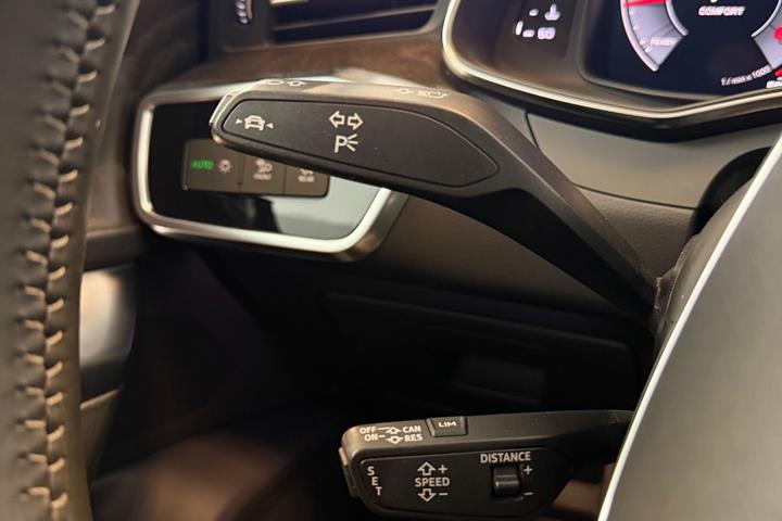 Grå Audi A6 fra 2018
