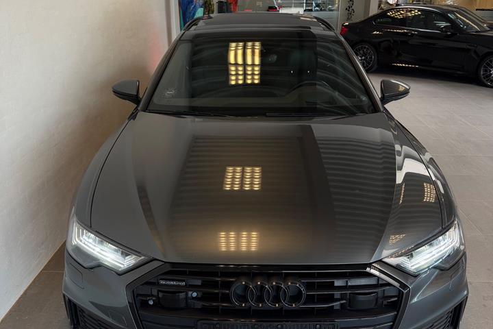 Grå Audi A6 fra 2018
