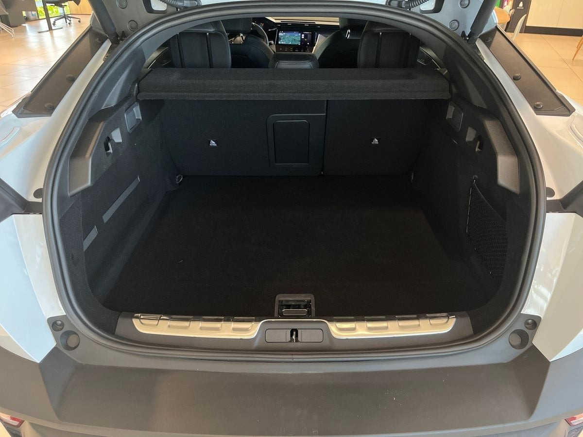 Hvid Peugeot e-408 fra 2025