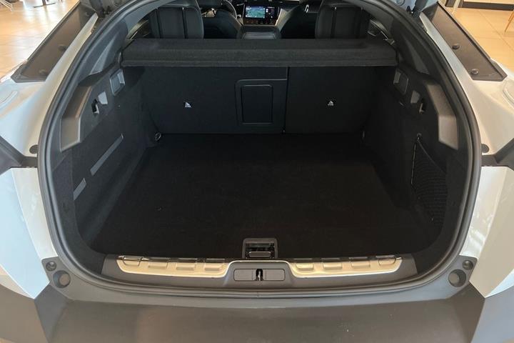 Hvid Peugeot e-408 fra 2025