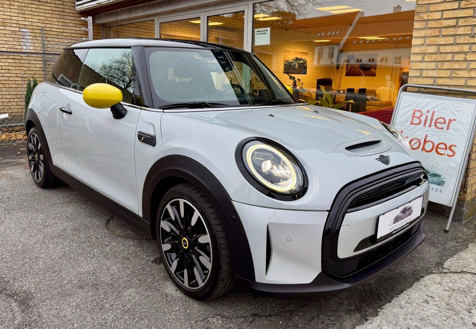 Mini Cooper SE Younique Trim