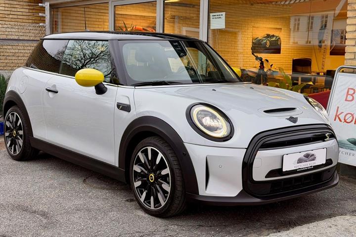 Hvid Mini Cooper SE fra 2021