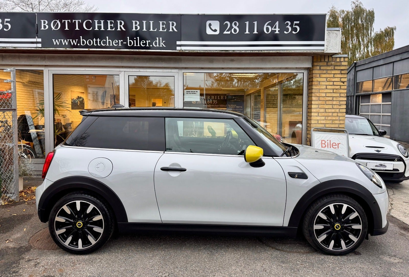 Hvid Mini Cooper SE fra 2021